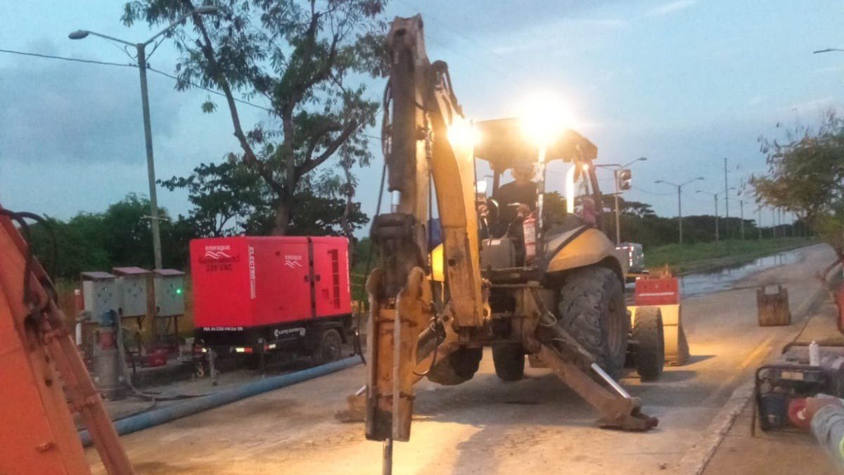 Los trabajos en el acueducto se realizan desde temprano. En promedio, van ya 7 horas sin el servicio en varias ciudadelas del norte de Guayaquil.