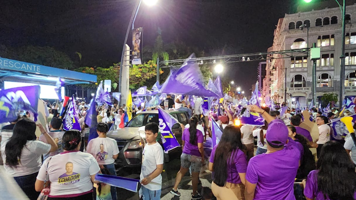 Celebración de simpatizantes de Daniel Noboa en Malecón de Guayaquil.