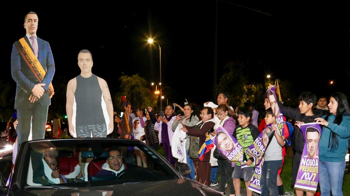 Así celebraron los simpatizantes de Noboa la noche del 13 de abril de 2025.