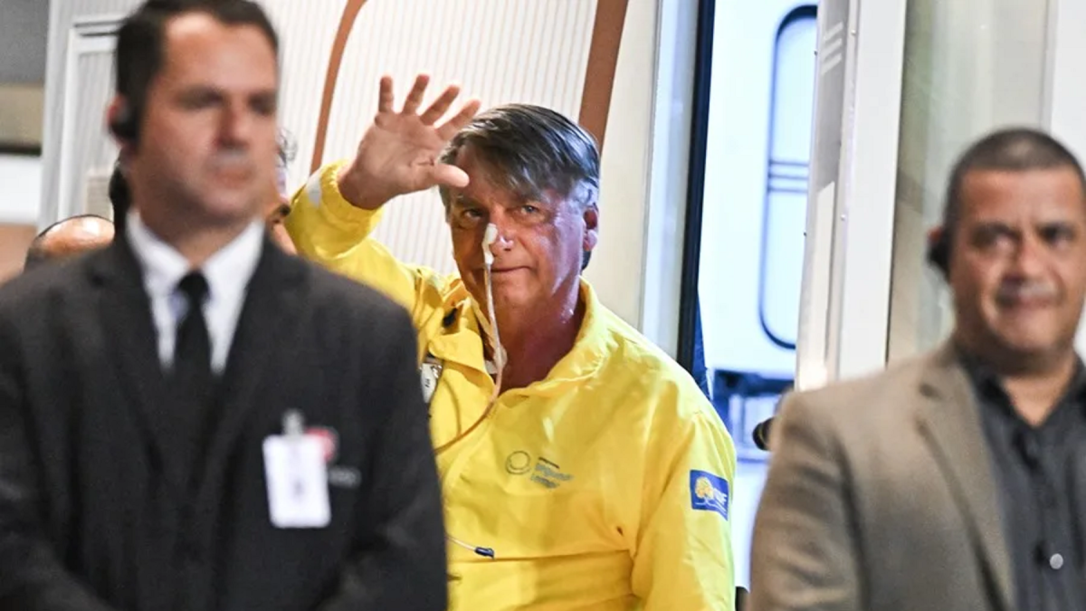 El expresidente de Brasil Jair Bolsonaro a su llegada al Hospital DF Star este sábado, en Sao Paulo.