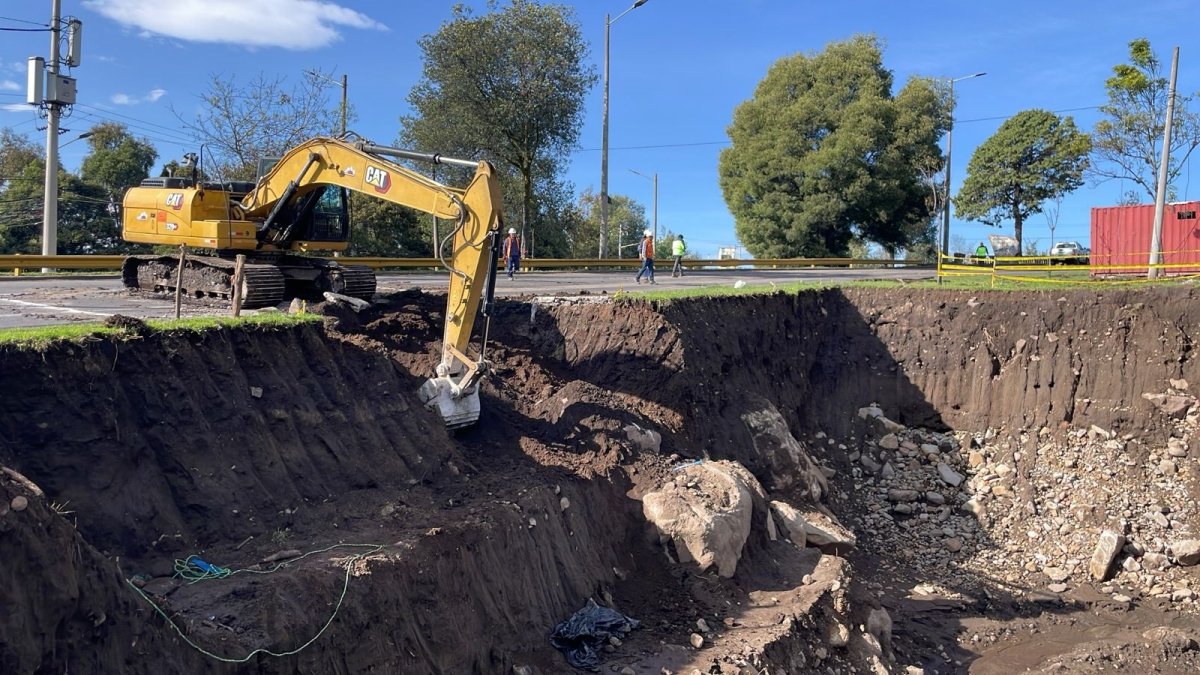 Un tramo de la av. Mariscal Sucre permanece cerrado por la el intercambiador Mariana de Jesús.