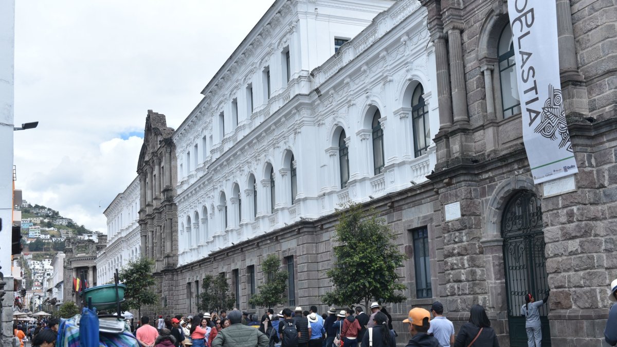 La asambleísta cuestionó el trabajo de conservación del patrimonio en el Centro Histórico.
