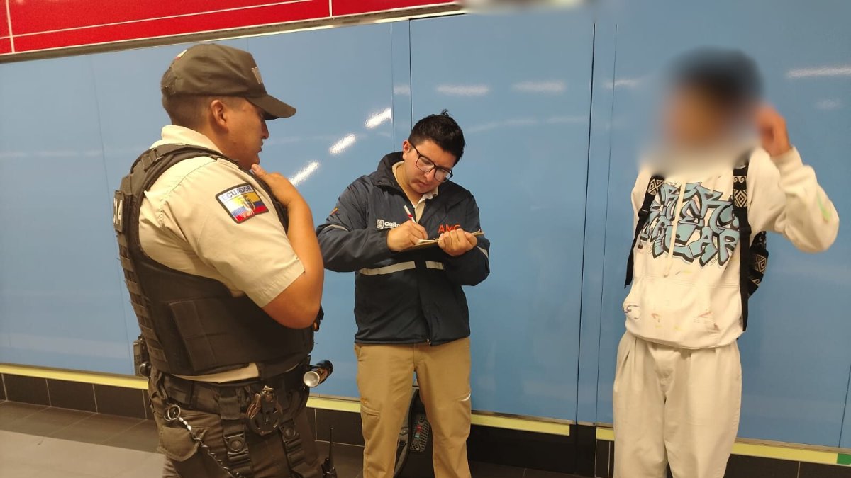 Un joven fue sancionado por el uso indebido de la tarjeta para discapacitados en el Metro de Quito