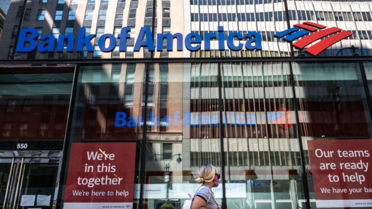 Bank of America ha anunciado que reembolsará más de $100 millones a clientes afectados por prácticas bancarias indebidas.