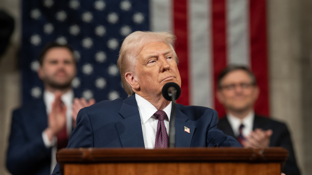 Harvard enfrenta a Trump tras la congelación de 2.200 millones en fondos