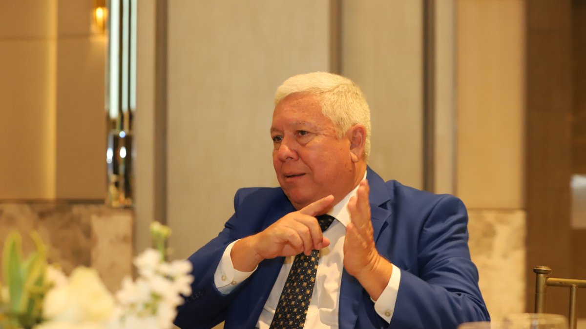 Fue ministro de Economía de Finanzas, entre julio de 2007 y julio de 2008.