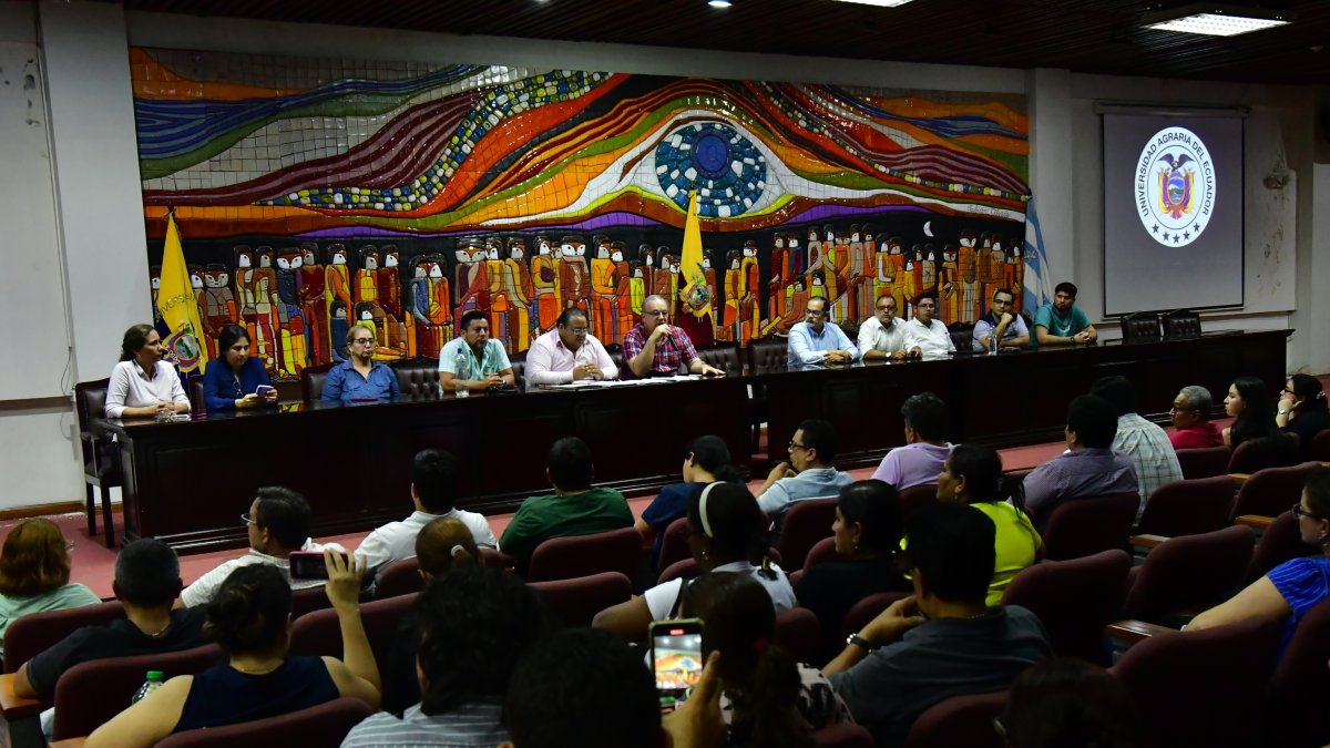 El Consejo Universitario de la Universidad Agraria de Ecuador resolvió pedirle la renuncia a la rectora Tamara Borodulina, y la intervención del Consejo de Educación Superior (CES).