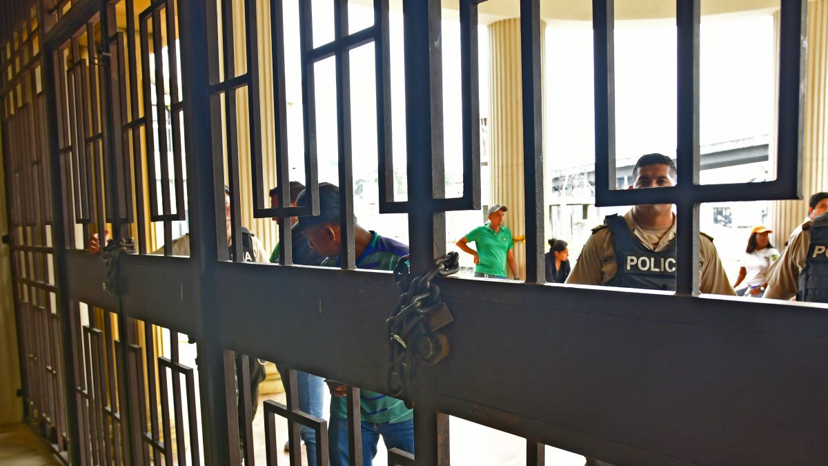 La pugna por el manejo de la Universidad Agraria ha derivado en el bloqueo de puertas hacia zonas administrativas.