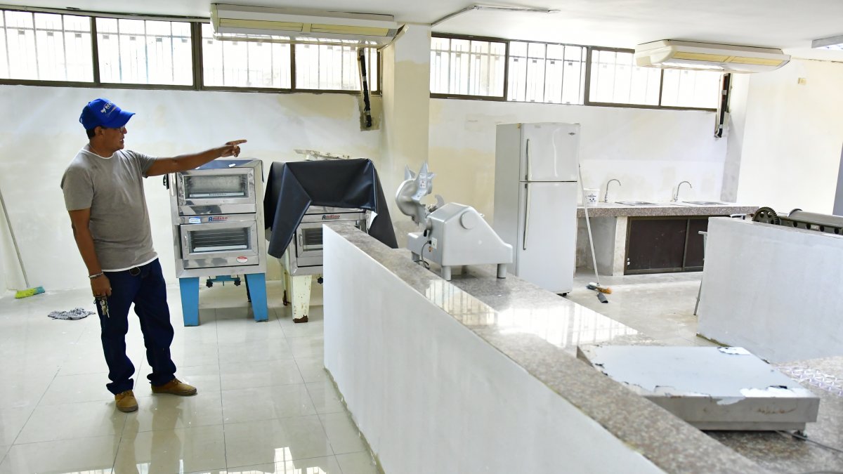 Así estaban, a inicios de abril pasado, algunos salones de la Universidad Agraria: con trabajos aún por terminar, lo que impedía que las clases comiencen a tiempo.