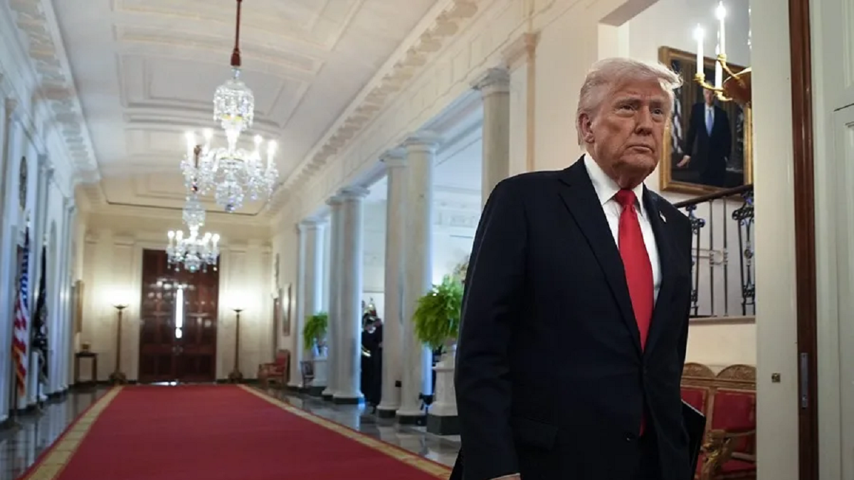 El presidente de EE.UU., Donald Trump, llega a la Sala Este de la Casa Blanca en Washington, DC, Estados Unidos.