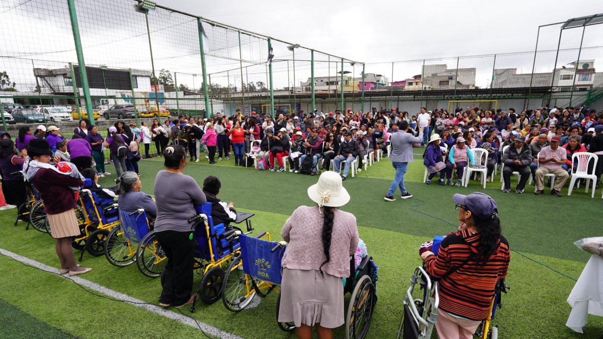 El MIES gestiona las asistencias económicas para las personas en condición de pobreza.