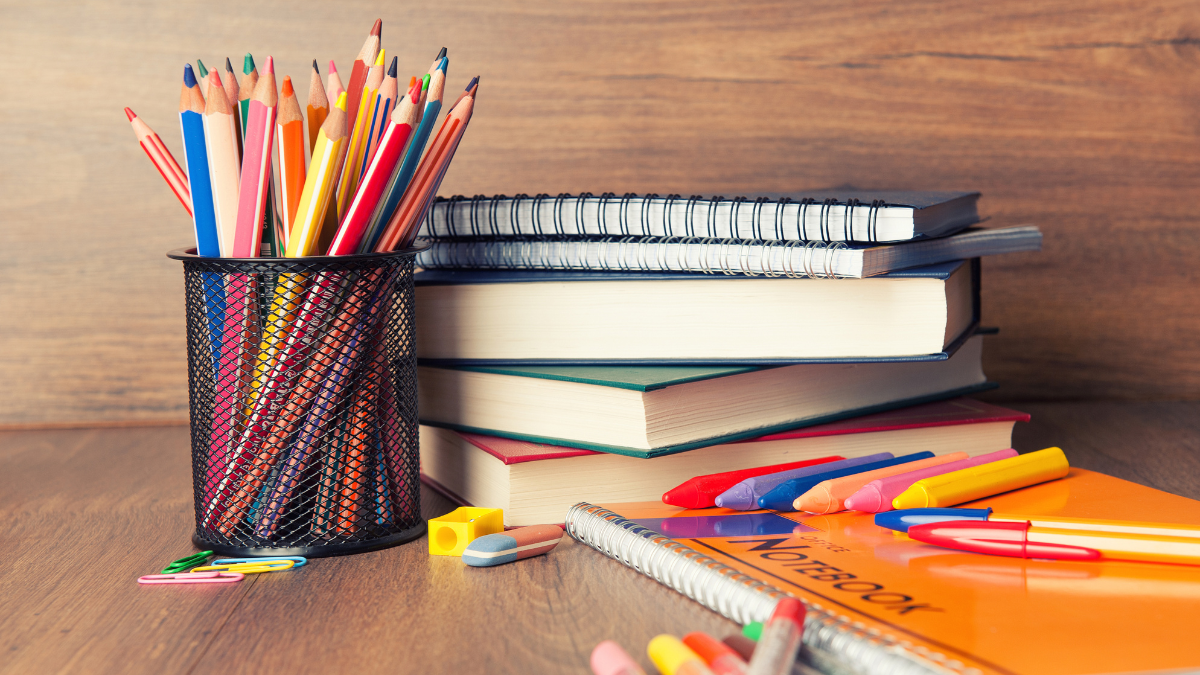 Compra de útiles escolares es uno de los principales destinos del décimo cuarto sueldo en Ecuador, una ayuda clave para las familias trabajadoras.