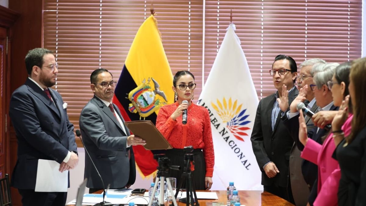 La posesión ocurrió en la sala de sesiones del Consejo de Administración Legislativo (CAL).