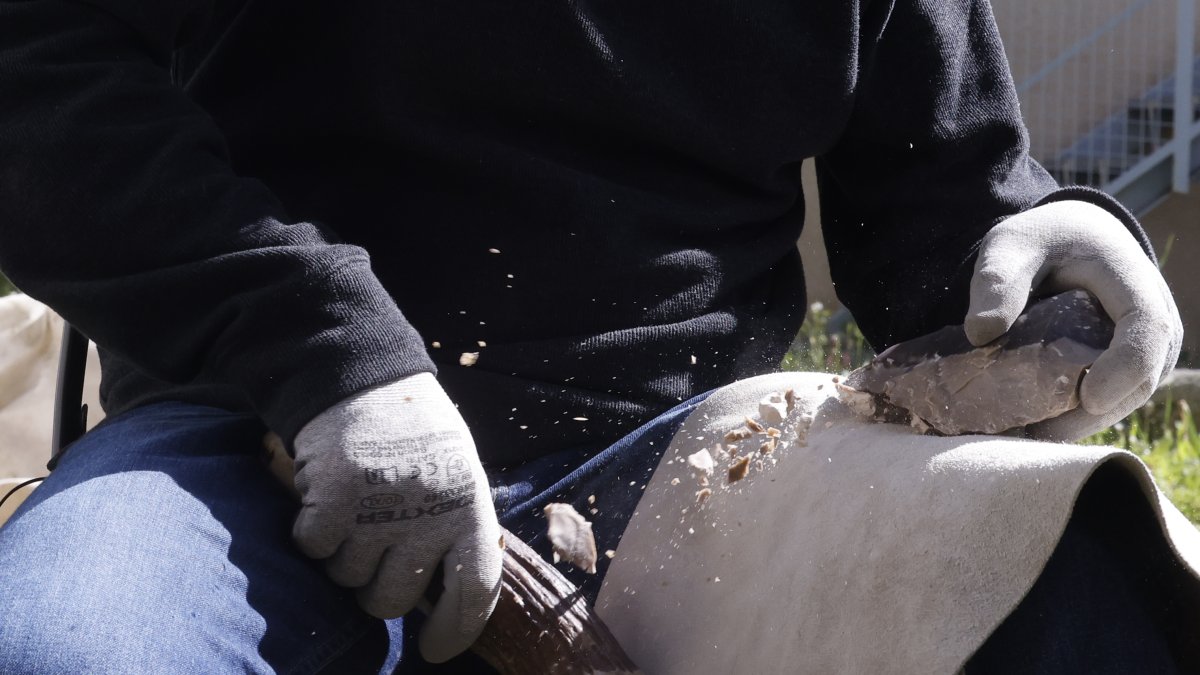 El LAEX está compuesto por varias salas y un patio donde se 