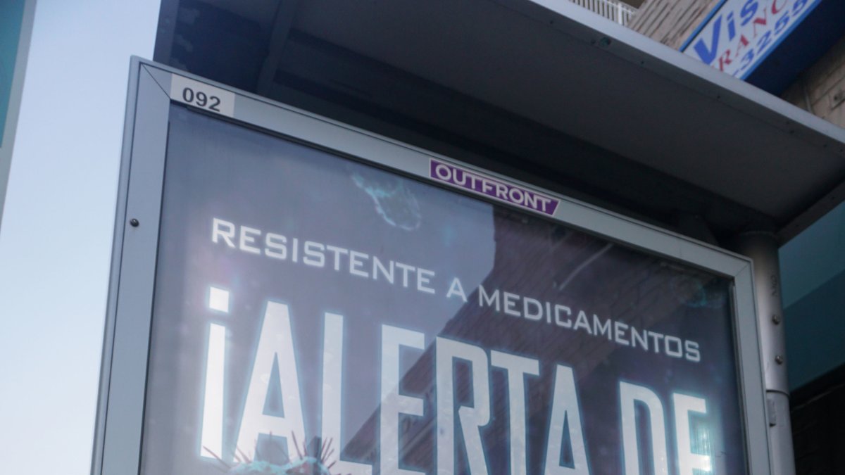 Imagen de archivo de una valla de una campañade  la organización AIDS Healthcare Foundation (AHF) por el aumento de los casos de gonorrea, del 3 de agosto de 2018, en una calle de Miami.