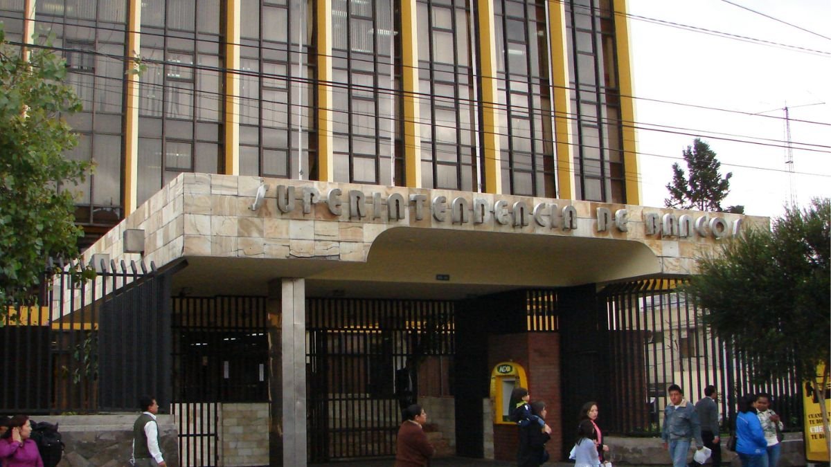 La Superintendencia de Bancos alertó de entidades financieras que operan en el país sin autorización.