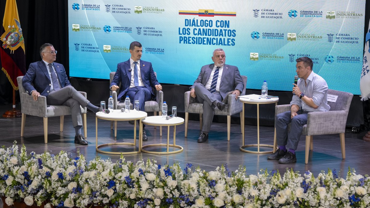 El presidente Daniel Noboa se reunión, en un conversatorio, con empresarios de Guayaquil.