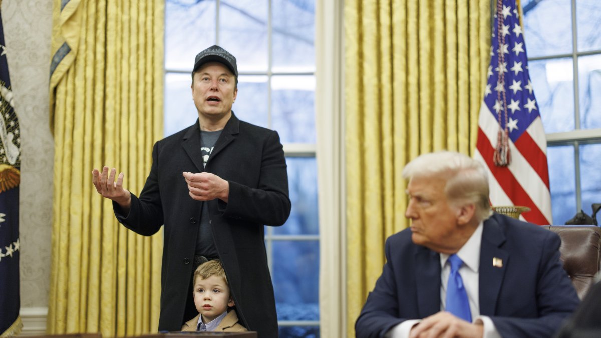A la derecha el presidente de Estados Unidos, Donald Trump y  la izquierda el magnate, Elon Musk.