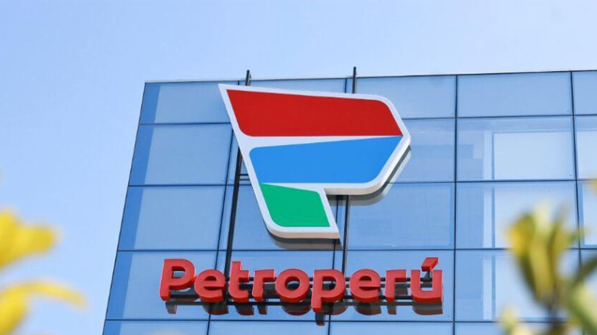 El logo de Petroperú en uno de sus edificios.