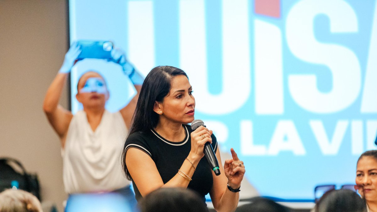 La candidata presidencial de la Revolución Ciudadana, Luisa González, denunció el supuesto fraude electoral en la segunda vuelta contra Daniel Noboa.