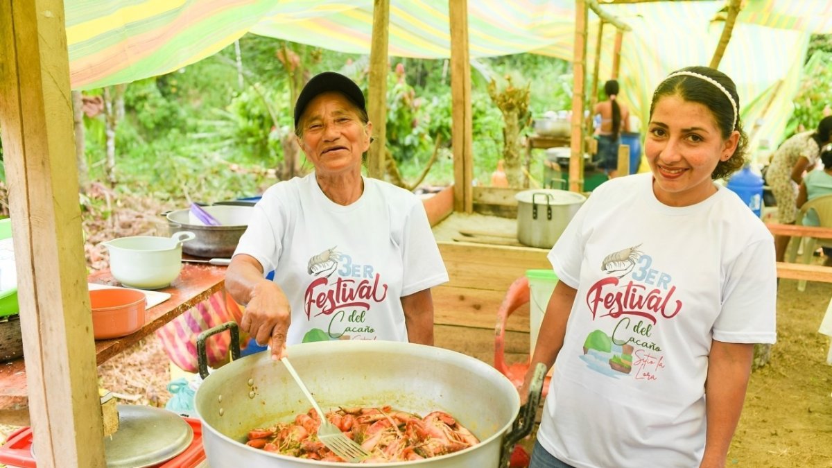 la fiesta del camarón se realiza en la comunidiad de La Lora, en el cantón Muisne.