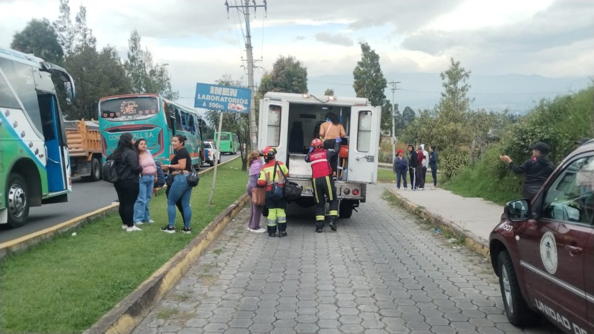 Un accidente de tránsito se registró en la Autopista General Rumiñahui Puente 5, en sentido Quito – Valle.