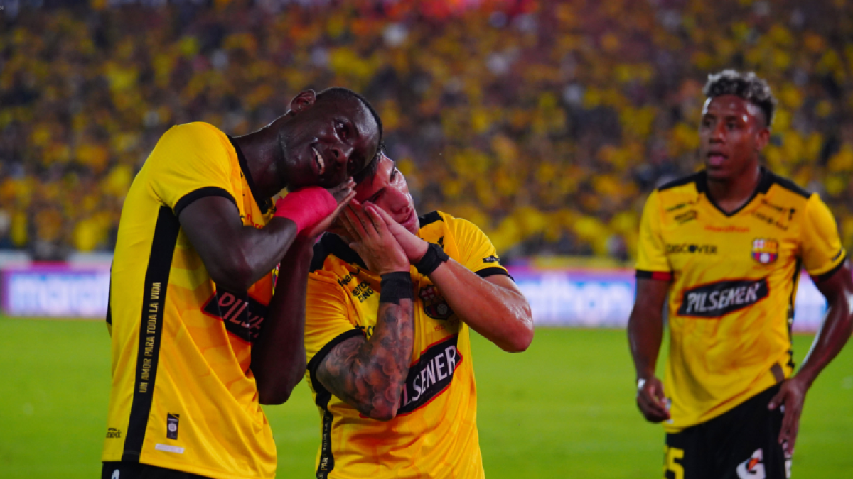 Janner Corozo (i) es la carta de gol de Barcelona SC