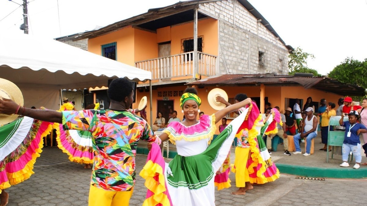 El baile, los arrullos y la conexión con la naturaleza, son pilares fundamentales que sostienen la identidad.