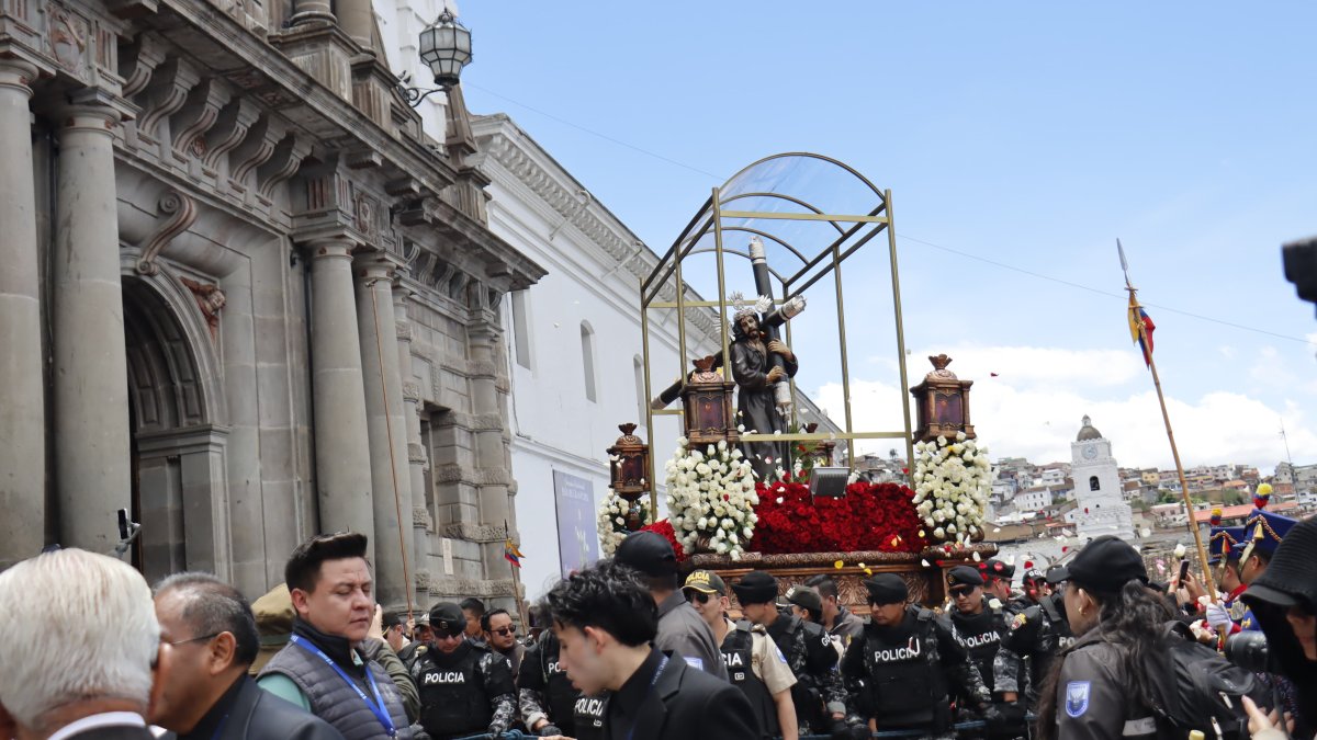 La escultura e Jesús del Gran Poder causa gran devoción en Quito.