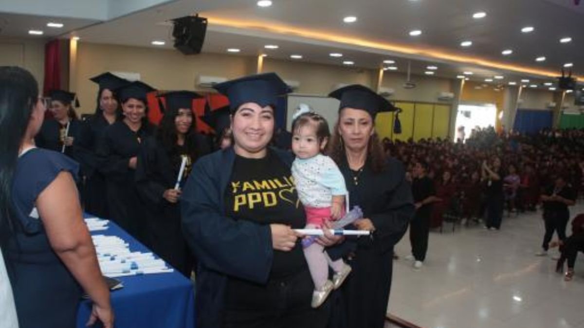 Graduación. Alrededor de 2000 estudiantes recibieron se graduaron de los talleres brindados por la ONG