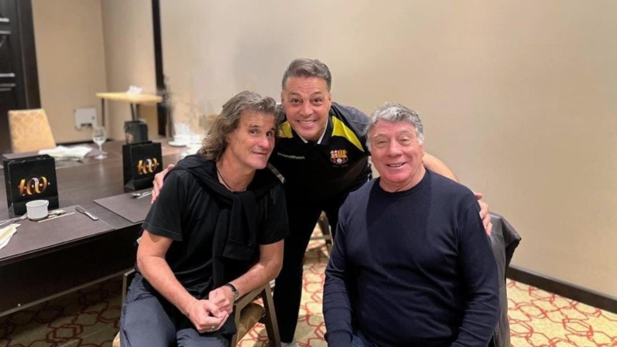 Durante el reciente partido de Barcelona ante River Plate de Argentina por Copa Libertadores pudieron reunirse históricos en el club como Insúa (i), Alfaro Moreno y Brindisi.