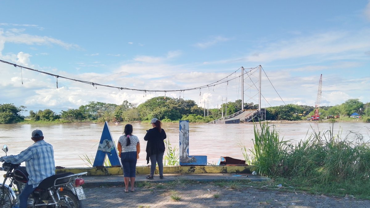 Los amigos y familiares de Freddy Castro a diario acuden al lugar, a esperas de respuestas.