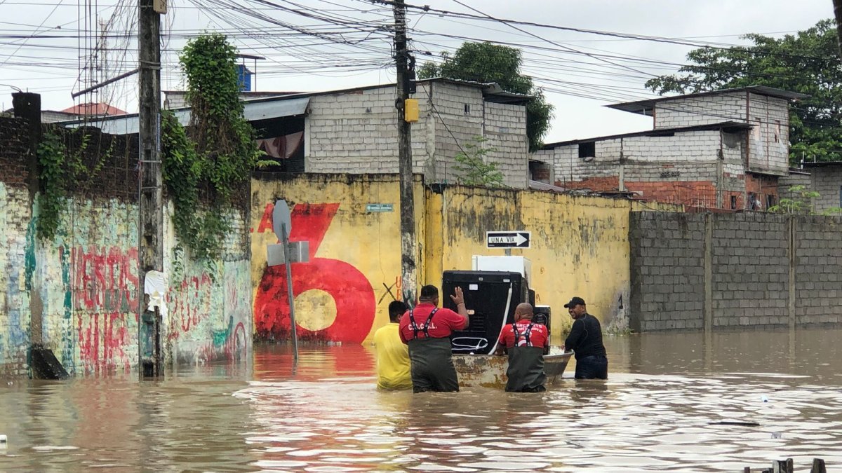 Así amanecieron varias zonas urbanas y rurales de Santa Lucía, en Guayas.