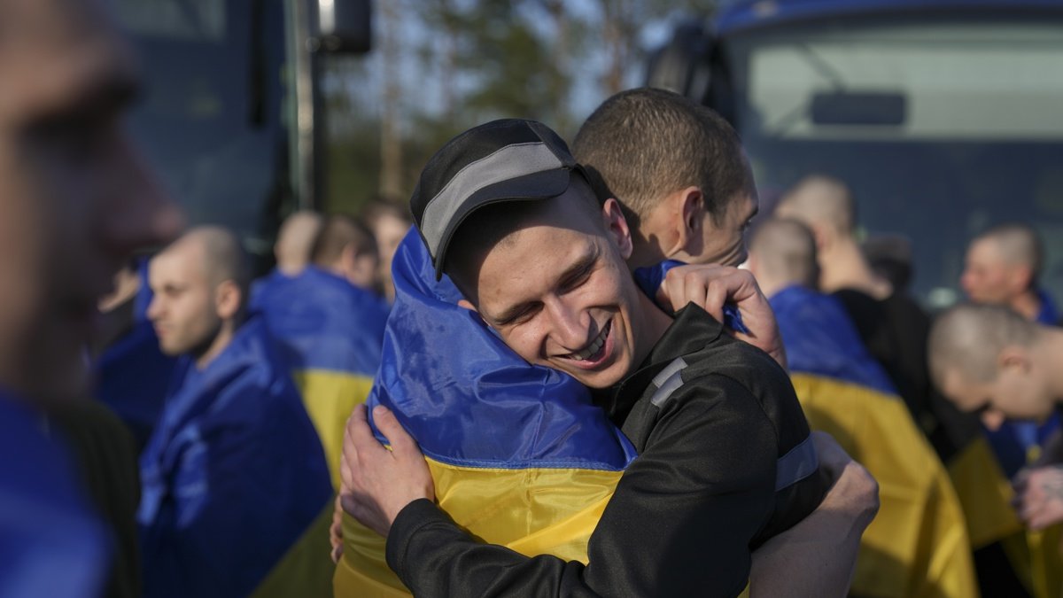 Recibimiento de 277 prisioneros de guerra ucranianos devueltos a su país este sábado 19 de abril en virtud de un intercambio con Rusia.