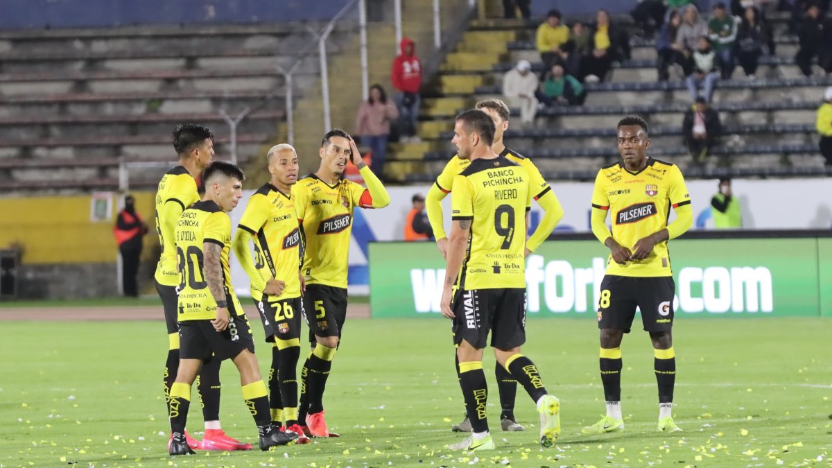 Barcelona SC se prepara para recibir a Universitario en Copa Libertadores 2025.