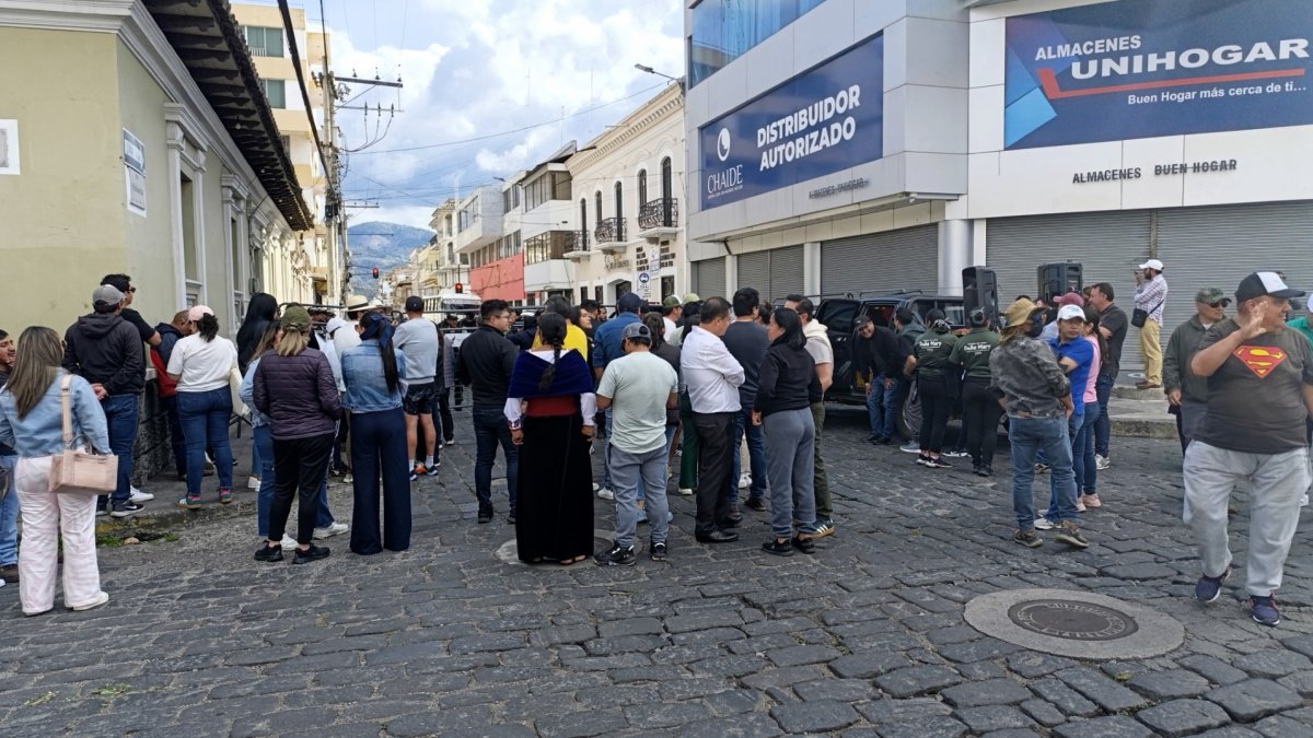 Los alrededores de la Corte de Justicia de Chimborazo fueron cercados y con presencia policial.