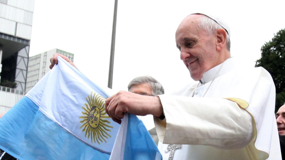 El Papa, líder espiritual de más de mil millones de católicos, deja un legado marcado por la humildad, el diálogo interreligioso y la justicia social.