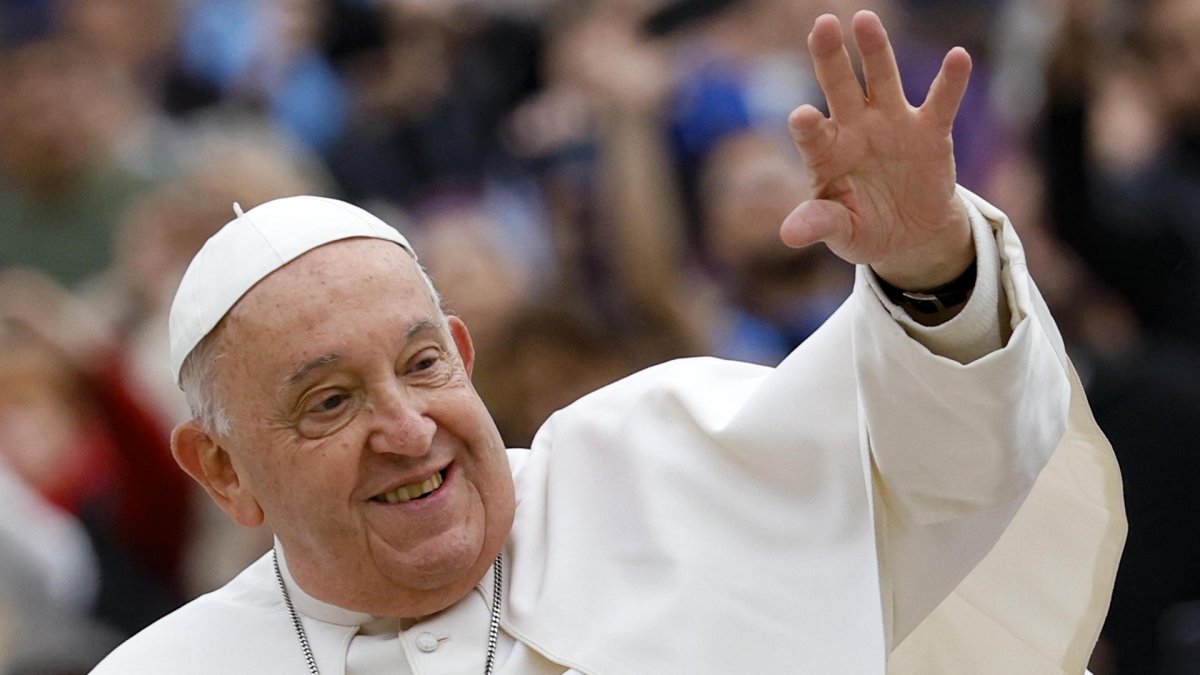 Francisco, el primer Papa latinoamericano, deja un legado marcado por la cercanía con los más necesitados y la defensa del medio ambiente.