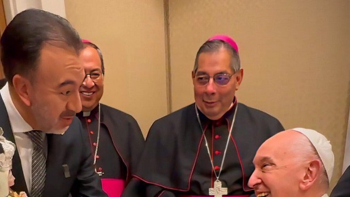 El alcalde Pabel Muñoz durante su encuentro con el papa Francisco en el Vaticano, en mayo de 2024.
