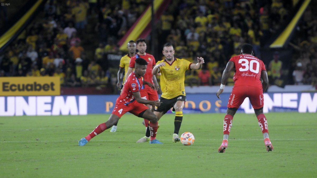 Barcelona recibió a El Nacional en el estadio Monumental.
