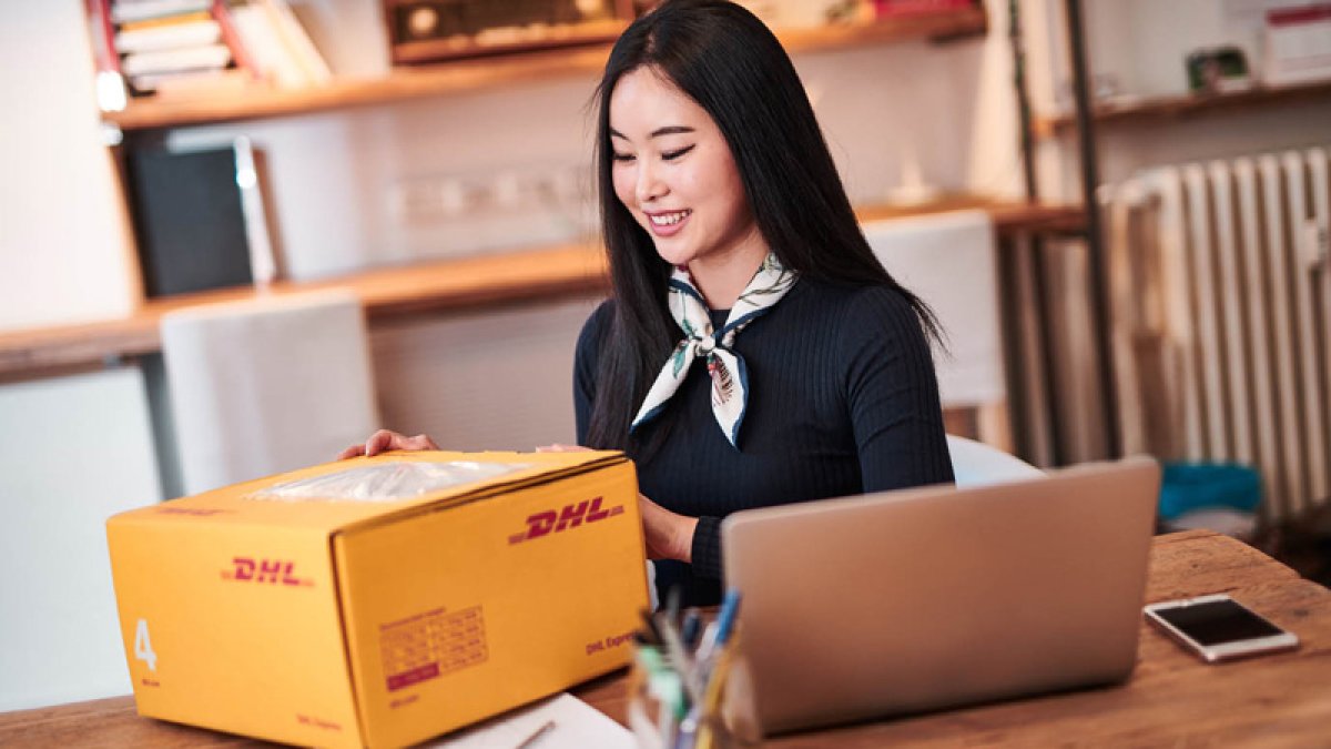DHL, una de las empresas que distribuyen paquetes en algunos países del mundo, entre esos en EE.UU.