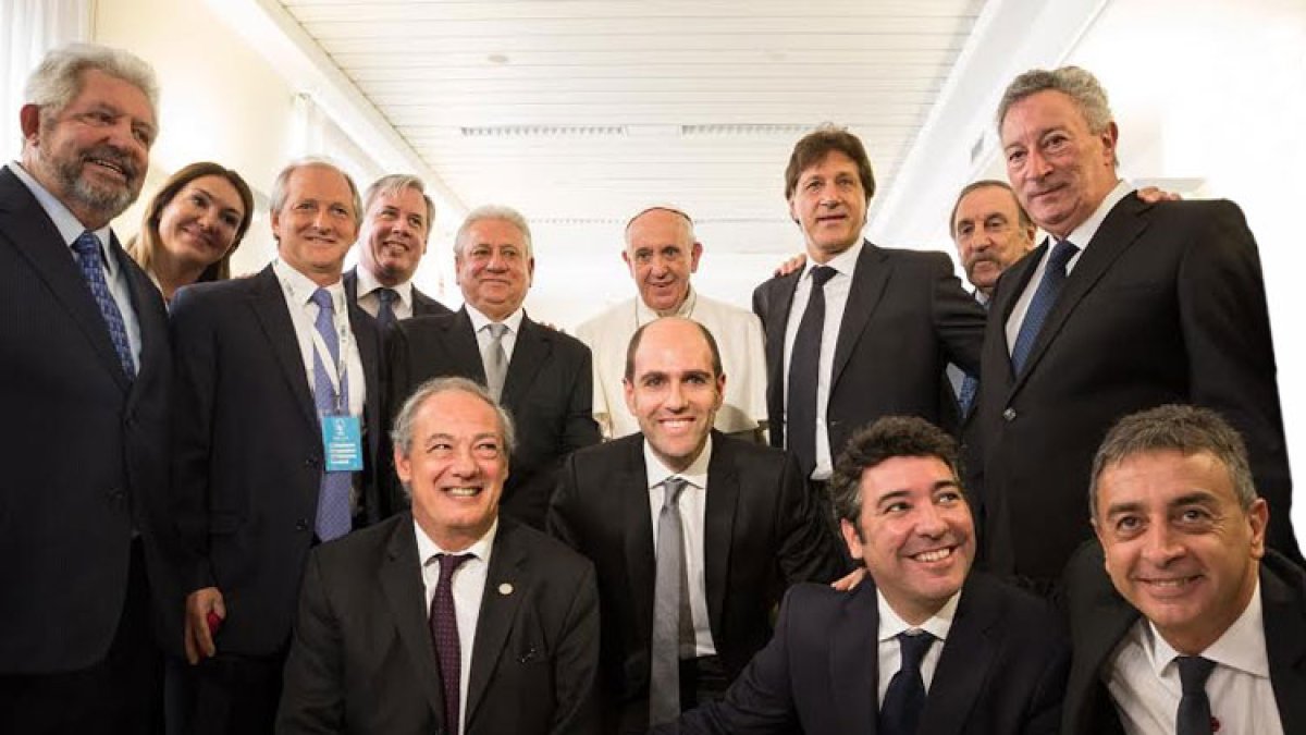 El Papa Francisco y directivos de la Conmebol en el 2015. A la izquierda del Sumo Pontífice, Luis Chiriboga expresidente de la FEF.