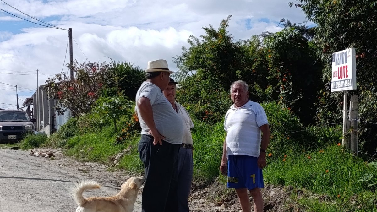 Daños. Las vías en mal estado complican la movilidad en el sector. Cuando llueve, el sitio se vuelve intransitable, denuncian los afectados.