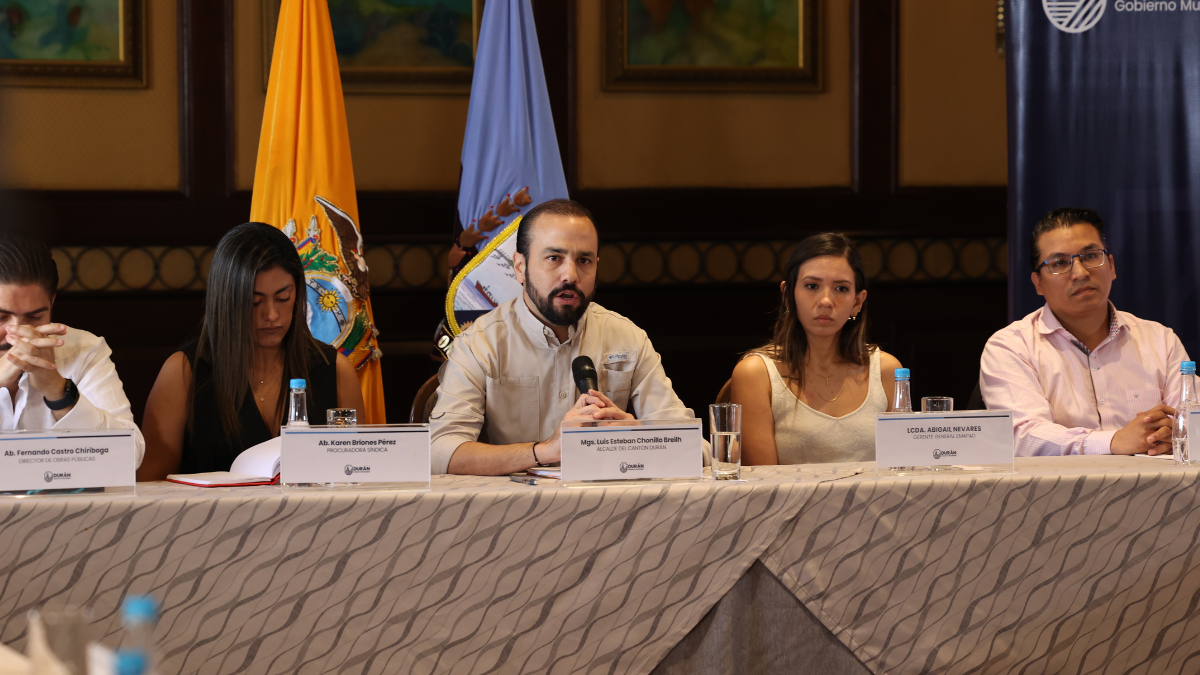 Referencial. El alcalde de Durán en una pasada rueda de prensa.