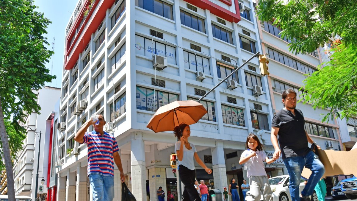 La humedad y el calor extremo han asotado a los guayaquileños en los últimos días.