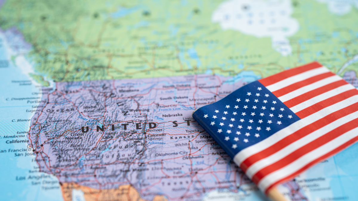 Más de 22,000 afganos y cameruneses perderán su permiso de trabajo tras la revocatoria del TPS, enfrentando un futuro incierto en EE. UU.