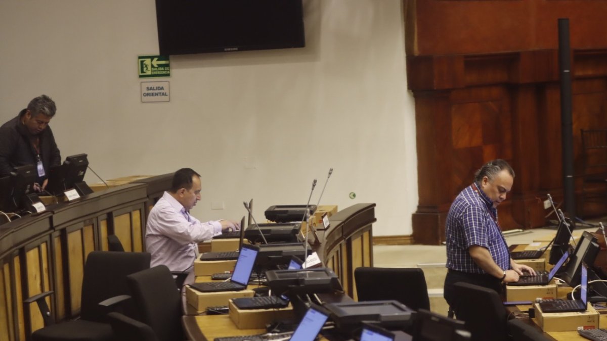 La nuevas computadoras se instalaron desde este 22 de abril de 2025 en el Pleno.