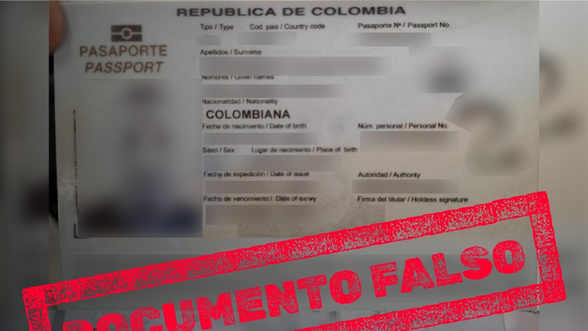 El ciudadano colombiano fue detenido en el aeropuerto de Quito con un pasaporte adulterado mientras intentaba abandonar Ecuador.