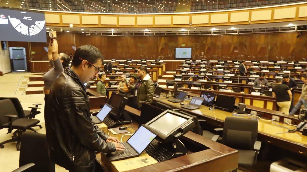 El personal de la Asamblea realizó las pruebas de los nuevos equipos.