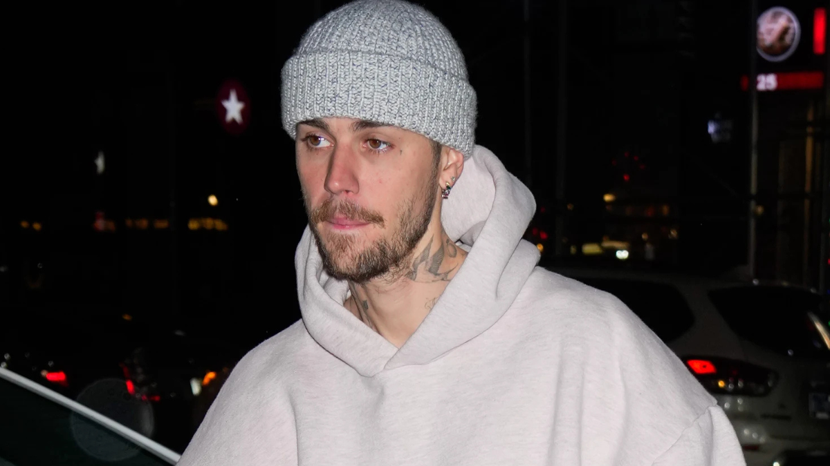 Justin Bieber fue captado en Coachella 2025 con un comportamiento que preocupa a sus seguidores en redes sociales.